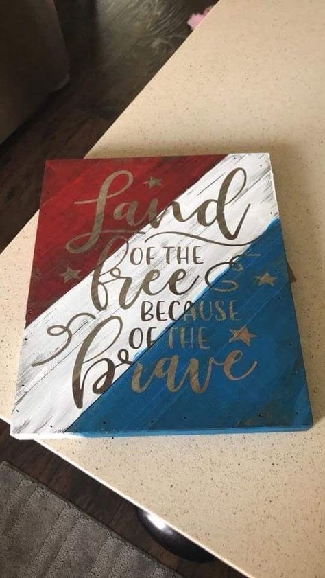 4th July Crafts, Fourth Of July Decor, Patriotic Crafts, Pallet Crafts, 4th Of July Decorations, Patriotic Holidays, July Crafts, Patriotic Decorations, Diy Signs