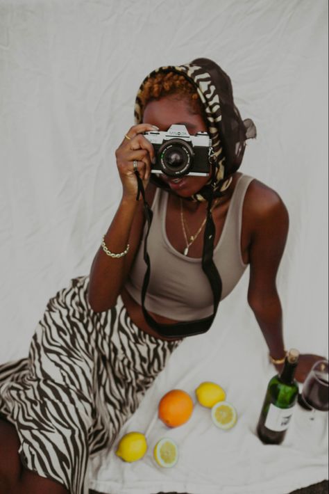 Film camera aesthetic fruit picnic editorial photoshoot backdrop wine vibes Photoshoot With Camera Prop, Swimwear Editorial Studio, Fashion Photoshoot Ideas Outdoor, Lemonade Photoshoot, Picnic Editorial, Lemon Photoshoot, Backdrop Shoot, Fruit Photoshoot, Strand Shoot