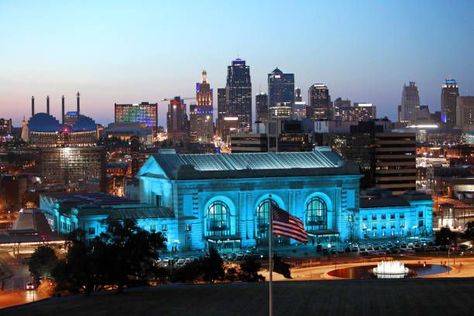 Union Station Kansas City, Kansas City Union Station, Beautiful Summer Wallpaper, Southern States, City Flags, Train Stations, Railroad Photos, Urban Aesthetic, Union Station