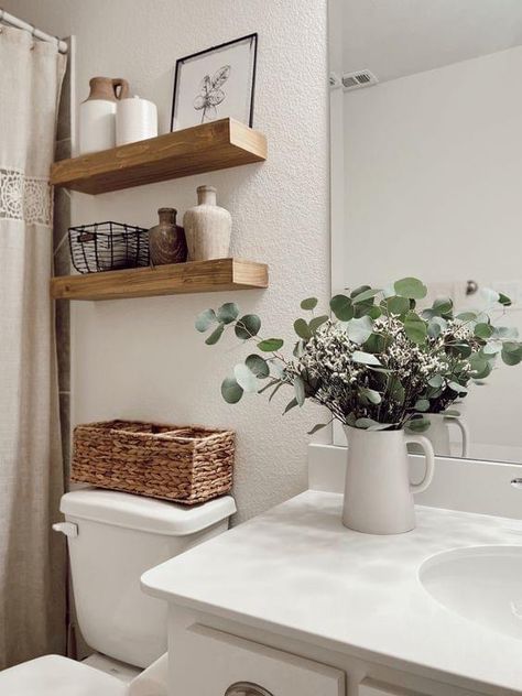 Simple Clean Bathroom Ideas, Guest Bathroom Shelves, Spa Guest Bathroom Ideas, Small Bathroom Design Inspiration, Guest Bathroom Decor Inspiration, Shelving Bathroom Ideas, Gold And White Bathroom Decor Ideas, Spare Bathroom Decor, Renter Bathroom Ideas