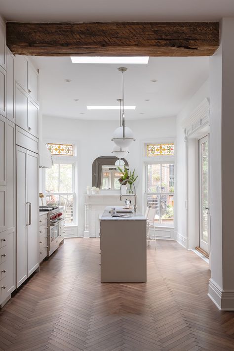 After 70 Years of Going Untouched, This Brownstone Got a Much-Needed Renovation Kitchen With High Ceilings, Nyc Rooms, Park Slope Brooklyn, Brooklyn Brownstone, Roof Beam, Timber Roof, Park Slope, Narrow House, White Oak Wood