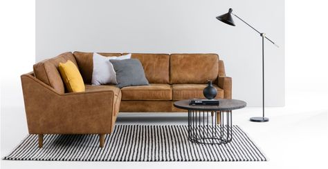 Leather Corner Sofa Living Room, L Shaped Leather Sofa, How To Make Corner Sofa, Tan Leather Sofas, Bedroom Furniture Layout, Diy Pallets, Diy Pallet Sofa, Lounge Sofas, Leather Sofa Living Room