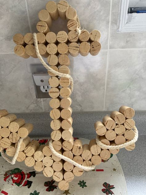 Wine Cork Diy Crafts, Wine Cork Projects, Wine Cork Ornaments, Cork Crafts Diy, Wine Cork Diy, Wine Cork Art, Cork Projects, Hanger Crafts, Cork Diy