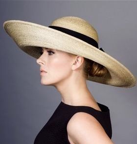 also accomodates bun. haw. Rachel Trevor Morgan, Large Hat, Black Hats, Occasion Hats, Couture Hats, Kentucky Derby Hats, Elegant Hats, Hat Boxes, Fancy Hats