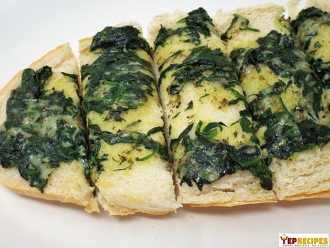 Italian Spinach Bread: Spinach, garlic, Italian spices, and freshly grated Parmesan baked on Italian bread. Simple, but delicious. #yeprecipes Hamburger Bun Recipes, Dinner Roll Recipes, Italian Flat Bread, Italian Spinach, Parmesan Dip, Spinach Bread, Hamburger Bun Recipe, Recipes Hamburger, Bun Recipes