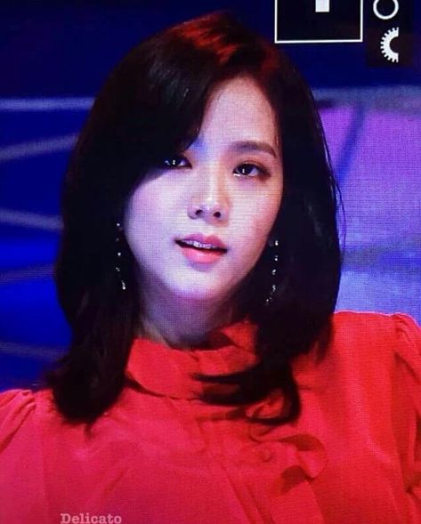 Jisoo preforming at Myongji “MJoy festive” University #Blackpink #JisooKim she looks so pretty with short hair Easy Everyday Hairstyles, Cut Her Hair, Everyday Hairstyles, Kim Jisoo, Girl Crushes, Pragmatic Play, Blackpink Jennie, Blackpink Jisoo, Short Hair Cuts