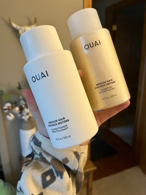 Ouai Shampoo And Conditioner Medium, Oui Shampoo, Korean Shampoo And Conditioner, Shiny Hair Shampoo, Korean Shampoo, Shampoo Aesthetic, Bangkok University, Asian Hair Care, Ouai Shampoo