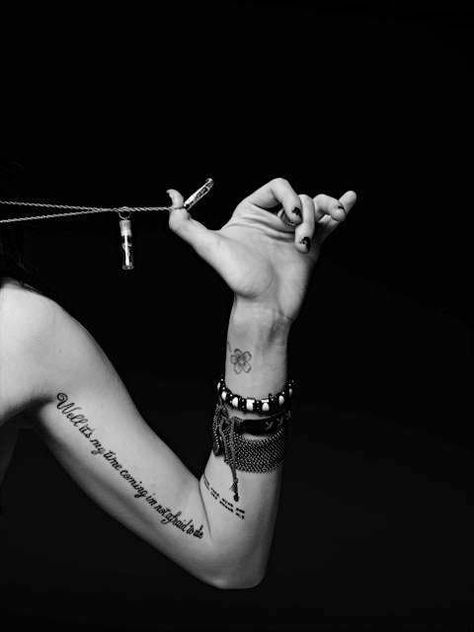 frances bean cobain. tattoos I love the placement Tattoo Placement Arm, Quote Tattoos Placement, Powerful Mind, Frances Bean Cobain, Jeff Buckley, Blossom Tattoo, Cherry Blossom Tattoo, Hedi Slimane, Word Tattoos