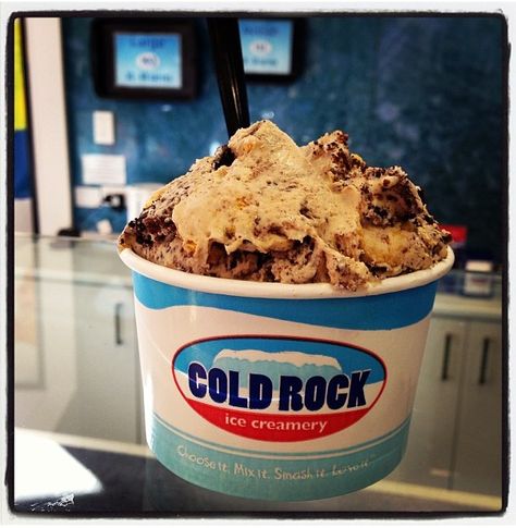 Cold rock Cold Rock Ice Cream, Ice Creamery, Ice Cream Makers, Make Ice Cream, Ben And Jerrys Ice Cream, Nom Nom, Good Food, Frozen, Ice Cream