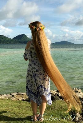 Pictures By The Beach, Extreme Long Hair, Long Hair Community, Extremely Long Hair, Ladies Hair, Earth Angels, Really Long Hair, Extreme Hair, Honey Hair