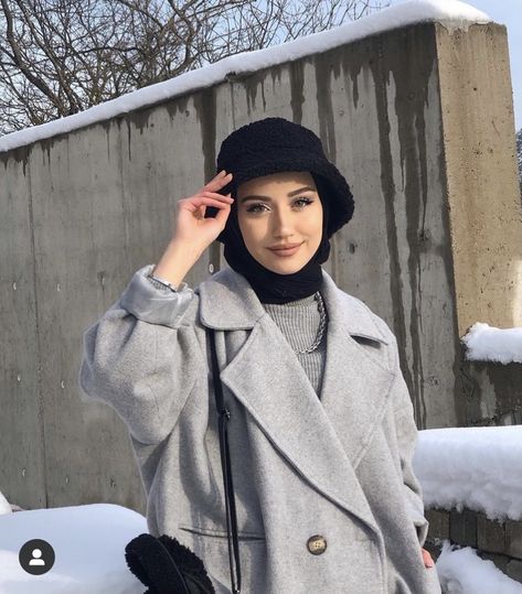 Modest Winter Outfits, Hijabista Fashion, Stylish Hijab, Muslim Outfits Casual, Muslim Fashion Hijab Outfits, Head Scarf Styles, Hijab Style Casual, Hijabi Fashion Casual, Muslim Women Fashion