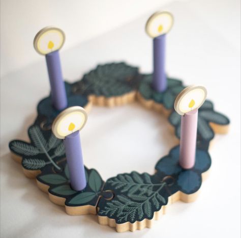 Puzzle Wreath, Christmas Sides, Wooden Wreath, Advent Christmas, Purple Candles, Wooden Wreaths, Advent Candles, Advent Wreath, Wooden Candle