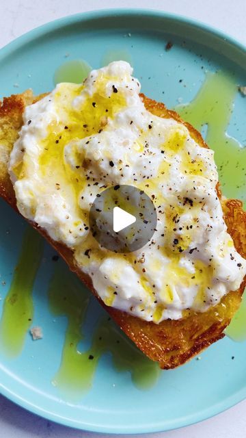 MacKenzie Smith on Instagram: "If you love burrata but don’t love the price tag (or can’t find it!) you need this hack in your life! All you need is a ball of fresh mozzarella, some heavy cream and 30 minutes! Not only does it taste just like the inside of burrata but one ball of mozz will yield twice as much of the Stracciatella-like goodness!! It’s amazing and one of my fav #cheesehacks for my #fromagefriday series! Here’s what to do ✨Tear up a ball of fresh mozzarella - bonus points if you can make it stringy ✨Place it in a bowl ✨Add enough heavy cream to just barely cover it ✨Add a sprinkle of salt and then stir ✨Let it sit for at least 30 minutes or up to 2-3 days in the fridge for it to thicken up. ✨Enjoy as you would regular burrata! #burrata #mozzarella #cheese #cheeselover #bu Burrata Mozzarella, Mackenzie Smith, Toasted Bread, Flaky Salt, Truffle Oil, Cheese Lover, Fresh Mozzarella, Mozzarella Cheese, Heavy Cream