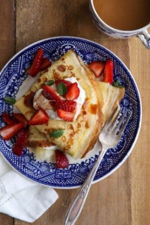 Crepes with Mascarpone Cream and Balsamic Strawberries Crepe Filling Ideas, Crepe Filling, Savory Crepe, Crepe Recipe Savory, Balsamic Strawberries, Mascarpone Recipes, Homemade Crepes, Crepes Filling, Strawberry Crepes