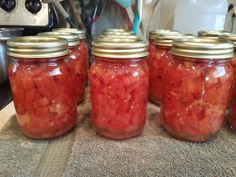 Water Bath Canning Diced Tomatoes Canned Stewed Tomato Recipes, Canning Stewed Tomatoes, Water Bath Cooking, Summer Canning, Canning Tomatoes Recipes, Tomatoes Recipes, Pressure Canning Recipes, Canning Ideas, Canning Diced Tomatoes