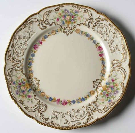 Antique China Dishes, Fancy Plates, Antique Dinnerware, Fancy Table, Footed Cake Plate, Gold Dinnerware, Amazing Food Art, Coffee Candle, China Tea Sets