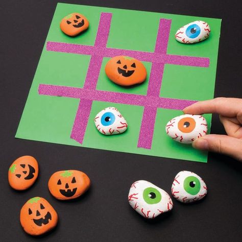 Halloween : des idées d'activités manuelles créatives à faire avec un enfant Kindergarten Halloween Crafts, Bricolage Halloween, Art And Craft Supplies, Fun Halloween Crafts, Guide Template, Easy Halloween Crafts, Halloween Activities For Kids, Felt Halloween, Kindergarten Crafts