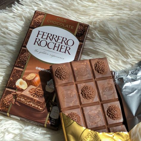 Ferrero Rocher Aesthetic, Ferrero Rocher Chocolate, Rocher Chocolate, Junk Food Snacks, Artisan Chocolate, Yummy Comfort Food, Chocolate Packaging, Ferrero Rocher, Food Goals