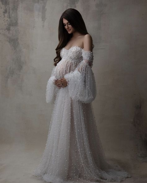 Caitlyn Covington, Pregnant Wedding Dress Maternity, Maternity Shoot Dress, Maternity Shoot Outfit, Baby Shower Gown, Caitlin Covington, Casual Maternity Outfits, Maternity Photography Poses Couple, Maternity Photography Poses Pregnancy Pics