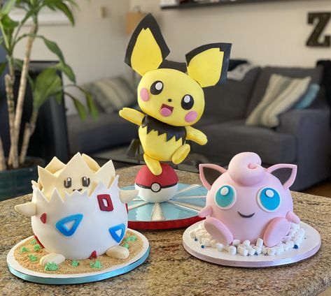 Jigglypuff Cake Ideas, Jigglypuff Cake, Pokemon Cake Toppers Fondant, Pokemon Cake Buttercream, Two Tier Pokemon Cake, Jiggly Puff, Cake Cute, Pokemon Cake, Cute Character