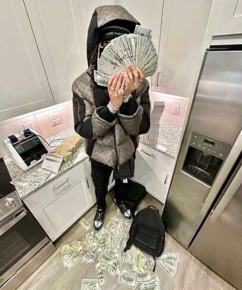 Money Over Love, Love Over Money, Flexing Money, Wealthy Lifestyle Luxury, Kaws Iphone Wallpaper, Gaming Profile Pictures, Mens Luxury Lifestyle, Swag Pics, Wealthy Lifestyle