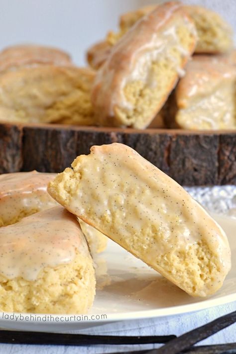 Copycat Starbucks Petite Vanilla Scones Vanilla Scones Recipe, Chicken Chili Relleno Recipe, Stuffed Chili Relleno Recipe, Vanilla Scones, Mini Scones, Starbucks Vanilla, Cinnamon Scones, Copycat Starbucks, Scones Recipe