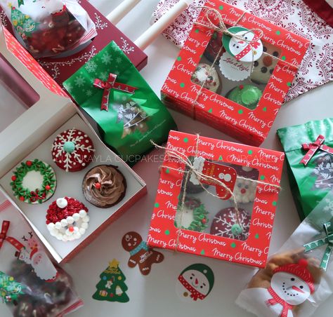 Philosophy Christmas, Christmas Dessert Gifts, Christmas Core, Christmas Muffins, Christmas Cupcakes Decoration, Xmas Baking, Cupcake Packaging, Christmas Hampers, Christmas Cake Designs