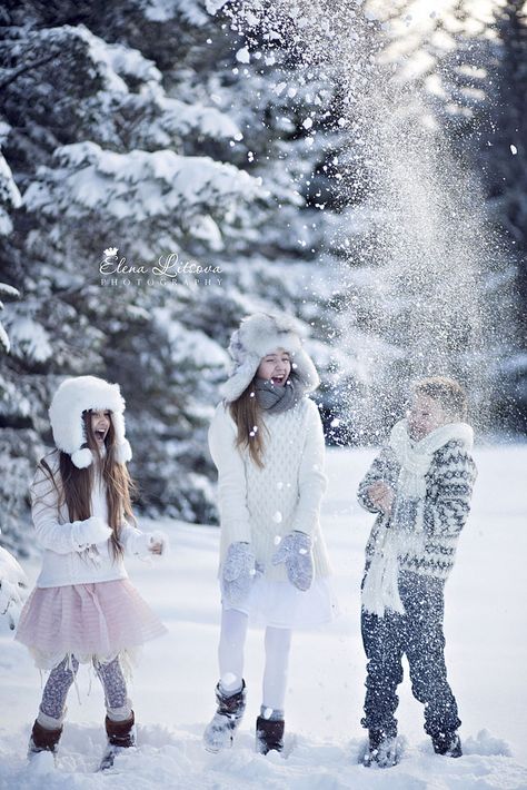 Winter Family Photos, Snow Pictures, Snow Photography, Winter Family, Winter Photoshoot, I Love Winter, Winter Photo, Winter Photos, Snow Angels