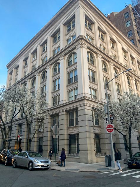 Nyc Apartment Building, Old Apartment Aesthetic Exterior, Old Apartment Complex Aesthetic, Modern Apartment Building Exterior, European Apartment Building, Ny Buildings Aesthetic, Old Money Buildings Aesthetic, Apartment Building Exterior, Limestone House