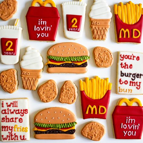 Mcdonald’s Cookies Decorated, Mcdonald’s Cookies, Mcdonalds Party, Soda Cookies, Fast Food Party, Mcdonalds Cookies, Fondant Biscuits, Hamburger Cookies, Mcdonalds Birthday Party