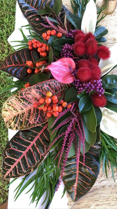 Tropical Flower Centrepiece, Tropical Foliage Arrangements, Tropical Arrangements Floral Design, Hawaiian Flower Arrangements, Flowers Arrangements Ideas, Foliage Arrangements, Orchid Flower Arrangements, Tropical Floral Arrangements, Tropical Flower Arrangements