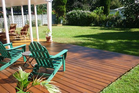 Low Profile Deck, Wood Deck Patio, Ombra Pergola, Ground Level Deck, Design Per Patio, Patio Grande, Concrete Patios, Patio Deck Designs, Backyard Buildings