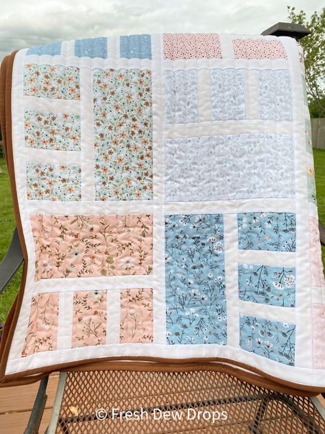 simple layer cake quilt pattern Beautifully Done House & Home by Poppie Cotton, easy 10 inch squares stacks quilt pattern Layer Cake Quilt Pattern, Easy Layer Cake, Layer Cake Quilt Patterns, Charm Pack Quilt, Layer Cake Quilts, Easy Quilt Patterns, Summer Quilts, Pdf Quilt Pattern, Dew Drops