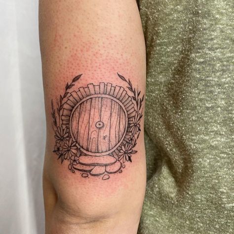 Lord of the Rings, Hobbit Home tattoo done by @sydneyctattoo! An illustrative piece with minimal shading, on the perfect spot above the elbow. Hobbit Door Tattoo, Tattoos Lord Of The Rings, Hobbit Tattoo, Tattoo Elbow, Hobbit Home, Tolkien Tattoo, Illustrative Tattoos, Ring Tattoo Designs, Lotr Tattoo