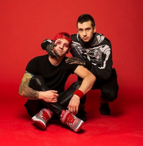 Twenty One Pilots Blurryface, Tyler Y Josh, Twenty One Pilots Concert, Music Portrait, Twenty One Pilots Wallpaper, Twenty One Pilots Aesthetic, Tyler And Josh, 21 Pilots, Tyler Joseph