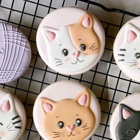 Cat Cookies Decorated, Cat Sugar Cookies, Cookie Bouquet, Cat Cookies, Galaxy Cat, Cute Baking, Cookie Party, Cat Cake, Cat Keychain