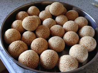 What can I eat mum? : My Air Fried Chinese Sesame Balls (Jin Dui 煎堆/芝蔴球)... Chinese Dim Sum, Sesame Balls, Laos Food, What Can I Eat, Air Fryer Oven Recipes, Chinese Dessert, Asian Desserts, Air Fryer Recipes Easy, Air Fryer Recipes Healthy