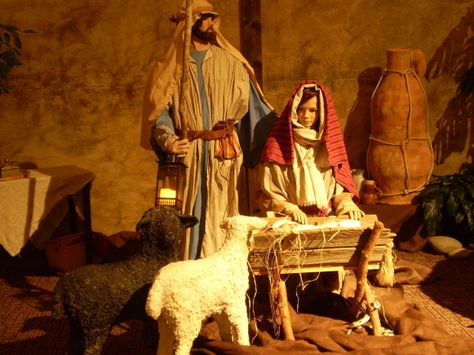 Paper Mache Life-Sized Christmas Nativity ***This website has tutorials and recipes!  *** I would SO love to do this and put it in our barn for area children to see at Christmastime and have it lit by lantern light. It would be so magical for little ones. Life Size Nativity Scene, Life Size Nativity, Middle Ages History, Roman Catholic Church, Christmas Nativity, Diy Life, Patron Saints, Nativity Scene, Nativity Set