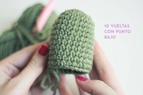 Cómo hacer un cactus amigurumi paso a paso – HAPPY CROCHET BLOG Amigurumi For Beginners, Crochet Cactus, Crochet Plant, Crochet Blog, Diy Crafts To Do, Amigurumi Free Pattern, Crochet Patterns Amigurumi, Amigurumi Doll, Crochet Tutorial