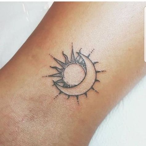 Tattoo Sonne, Tato Jari, Tato Henna, Sun And Moon Tattoo, Inspiration Tattoos, Cat Tattoos, Sun Tattoos, Tiny Tattoo, Diy Tattoo