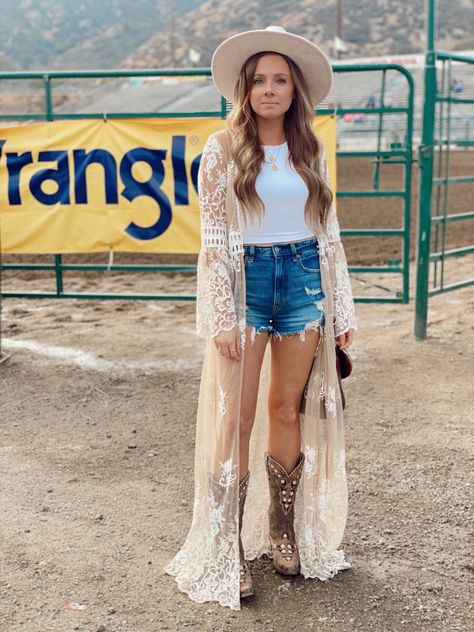 Country Boho Outfit Summer, Country Bohemian Outfits, Kimono And Boots Outfits, Western Boho Outfits Concert, Western Party Outfit Ideas, Bohemian Cowgirl Outfits, Western Kimono Outfit, Western Boho Outfits Summer, Plus Size Cowgirl Outfits Summer