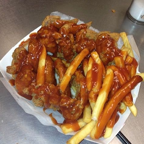 FRIES&WINGS WITH MILD SAUCE(HAROLD'S CHICKEN CHICAGO) Harolds Chicken, Mild Sauce, Chi Town, Chicago Food, Food Goals, Food Is Fuel, Food Obsession, Interesting Food Recipes, Pretty Food