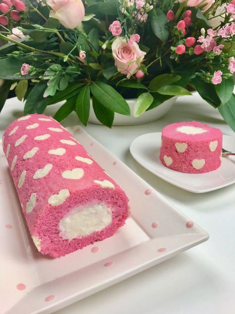 Cute Cake Roll, Cream Cheese Whipped Cream Frosting, Roulade Cake, Pink Heart Cake, Cream Cheese Whipped Cream, Pink Velvet Cakes, Pink Sweet 16, Cake Wallpaper, Cake Kit