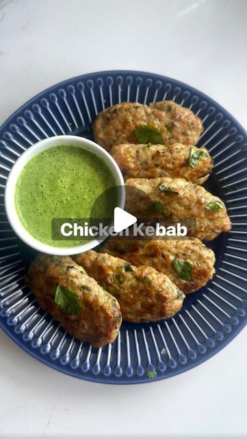 Kausar Raja on Instagram: "Ramadan recipes: Chicken kebab

Recipe
- 500g chicken thigh mince 
- 1 large onion
- 4 cloves garlic
- 1 thumb size ginger
- Bunch fresh coriander
- 3 green chillis
- 1 tsp red chilli powder
- 1.5 tsp garam masala
- 1.5 tsp ground coriander
- 1.5 tsp ground cumin
- 1 tsp salt or to taste
- 1/2 tsp black pepper
- 3 tbsp breadcrumbs

You can shallow fry, grill, oven bake or air fry these. You can shape into chapli, seekh, kofte or burgers and then freeze ready to cook another time! This recipe made approx 15-16 of the shape I made them in. 

#chickenkebab #kebab #kabab #easyrecipe #desifood #chickenrecipes #pakistanifood" Recipes With Minced Chicken, Chicken Kebabs Recipes, Chicken Chapli Kabab Recipe, Mince Chicken Recipes, Minced Chicken Kebab Recipe, Chicken Kebabs On The Grill, Chicken Seekh Kebab Recipe, Chicken Mince Recipes, Nonveg Snacks