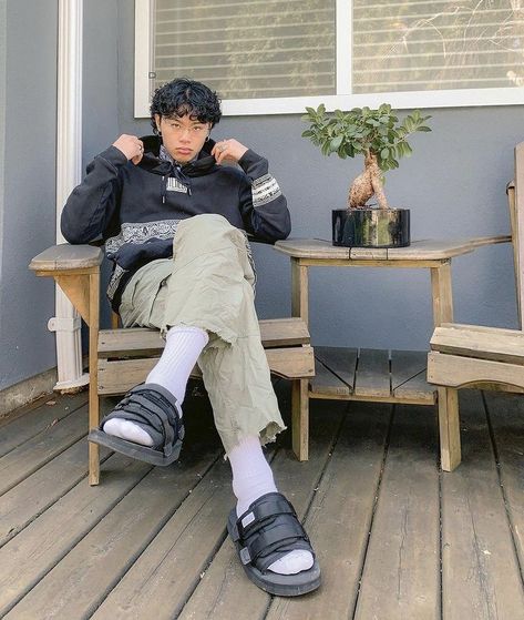 Sandals And Socks Outfits Men, Sock And Sandals Outfit, Men Platform Shoes Outfit, Suicoke Outfit, Suicoke Sandals Outfit, Streetwear Sandals, Sandals With Socks Outfit, Slides Outfit Casual, Socks And Sandals Outfit