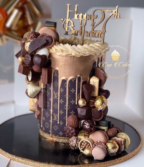 Louis Vuitton Cakes For Men, Unique Birthday Cake Ideas For Men, Louis Vuitton Cake, Louis Vuttion, Unique Birthday Cakes, Party Life, Creative Cake Decorating, 50th Birthday Cake, Birthday Cakes For Men