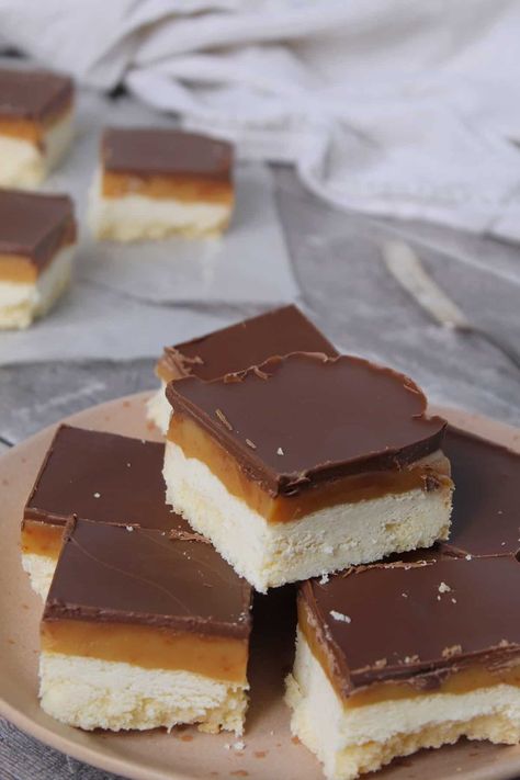 Millionaire Shortbread Recipe, Millionaire's Shortbread, Gluten Free Shortbread, Caramel Shortbread, Millionaire Shortbread, Gluten Free Biscuits, Shortbread Recipes, Gluten Free Brownies, Caramel Topping