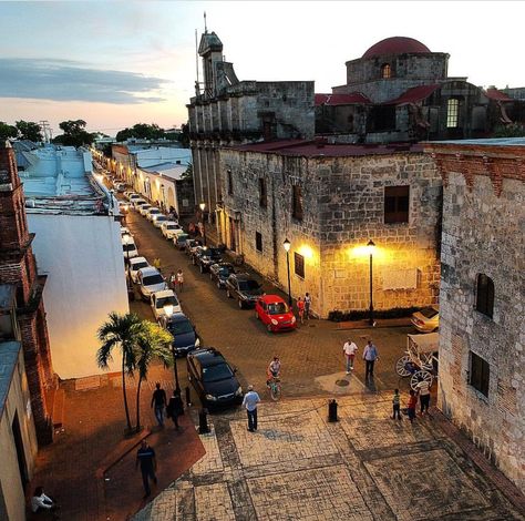 📌 Hermosa tardecita . 📍 Locación: Zona Colonial , Santo Domingo 📷 Foto vía: @nomadpic instagram.com/p/BcsrXn-nqPZ/ Zona Colonial, Body Systems, Punta Cana, Dominican Republic, Paris Skyline, Vision Board, Photography, Travel, Quick Saves