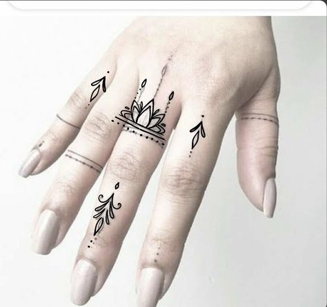 Small Mandala Finger Tattoo, Tattoo Fingers, Small Finger Tattoos, Fingers Design, Foot Tattoo, Mandala Tattoo, Mandala Pattern, Finger Tattoos, Tattoos And Piercings