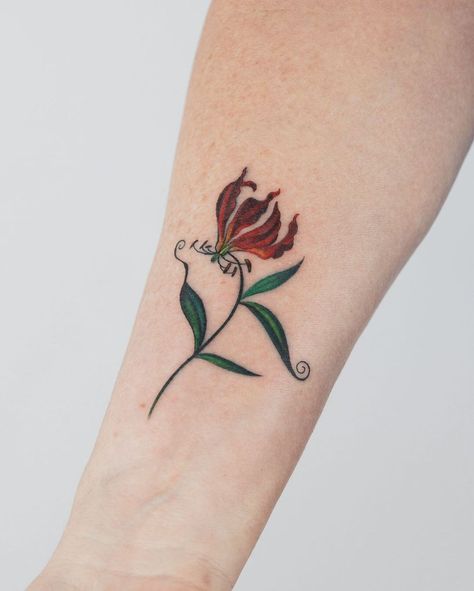 N E W W O N D E R ®️ on Instagram: “It’s Friday night, dance like fire. 🔥 I have tattooed countless lilies in the past and this one is a little different. Thank you Carey for…” Flame Flower Tattoo, Flame Lily Tattoo, Fire Lily Tattoo, Fire Flower Tattoo, Flame Lily, Lillies Tattoo, Fire Lily, Tattoos For Women Flowers, Fire Tattoo